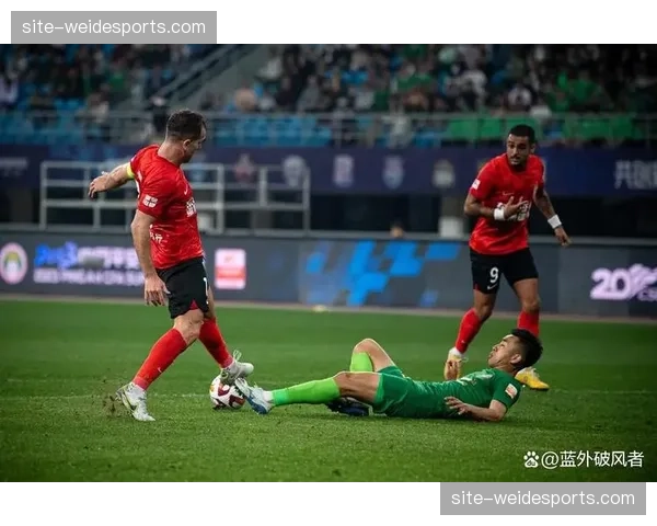 第23轮战罢争冠保级格局渐明 联赛悬念从榜首延伸至榜尾 第23轮战罢争冠保级格局渐明 联赛悬念从榜首延伸至榜尾